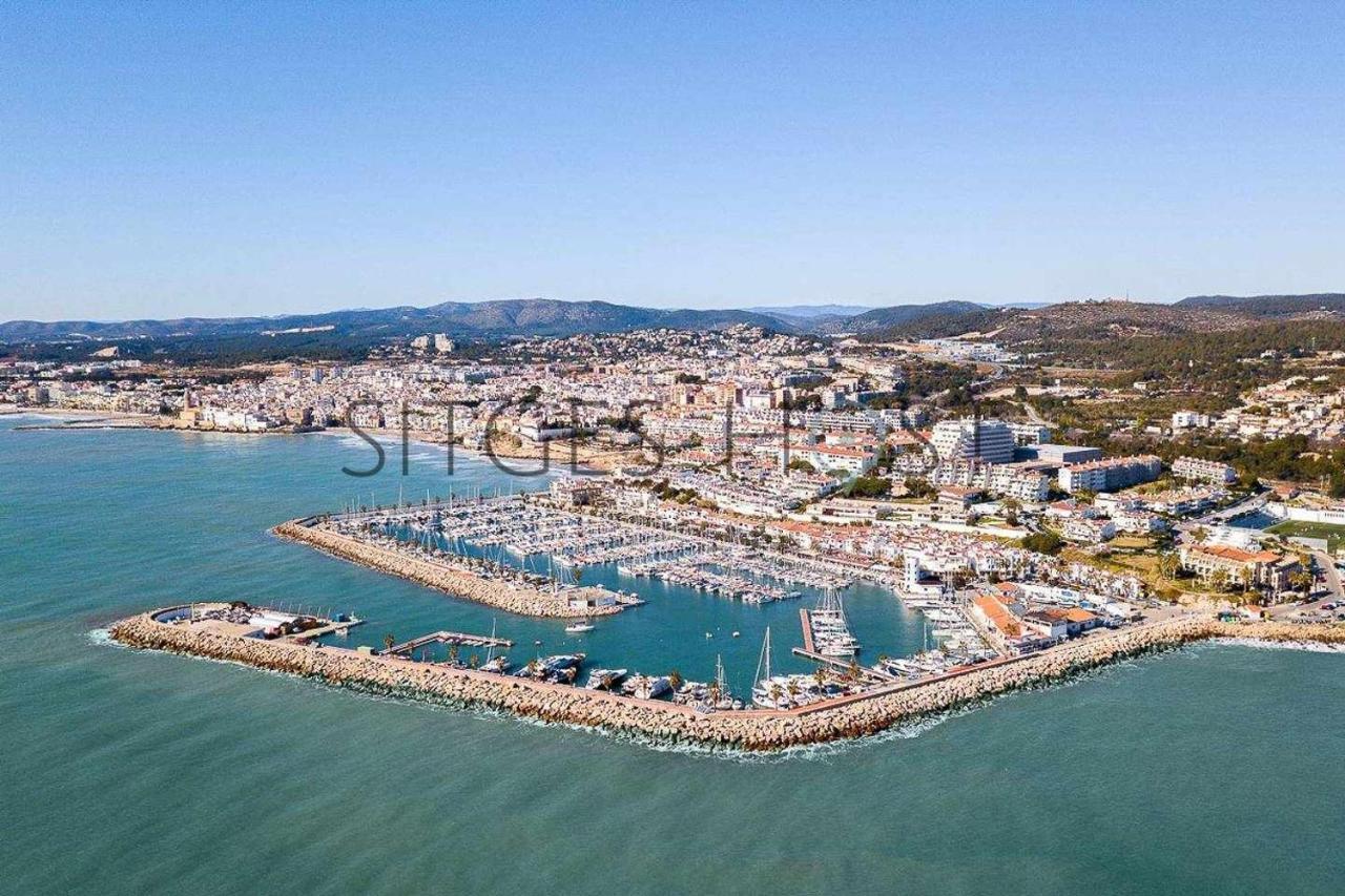 Апартаменты Alojate En Una Torre Sobre El Mar Сиджес Экстерьер фото